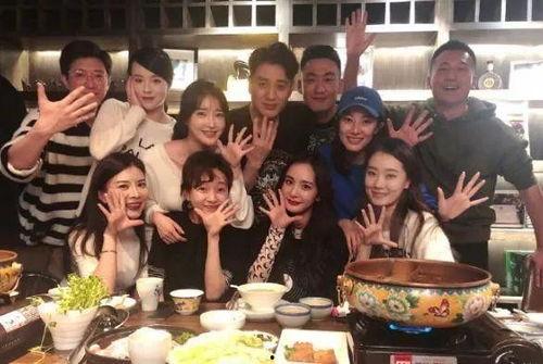 娱乐吃瓜酱同学结婚,甜蜜婚礼见证爱情传奇  第1张